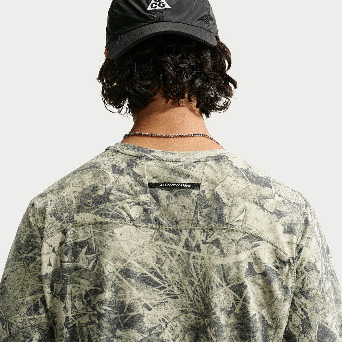 ACG Solar Chase Chamo Camo Men's Dri FIT ADV Trail Running Top in Sequoia/Light Army/Summit White