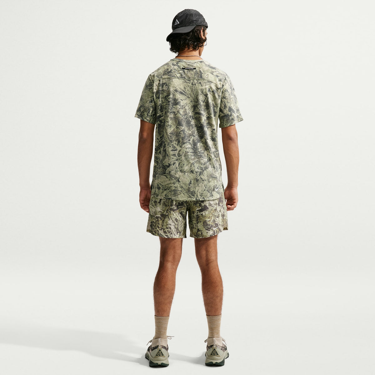 ACG Solar Chase Chamo Camo Men's Dri FIT ADV Trail Running Top in Sequoia/Light Army/Summit White