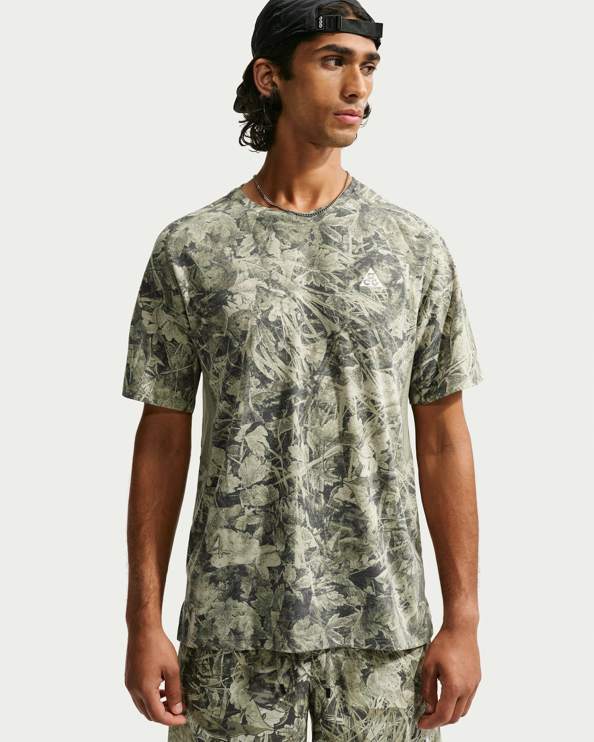 ACG Solar Chase Chamo Camo Men's Dri FIT ADV Trail Running Top in Sequoia/Light Army/Summit White