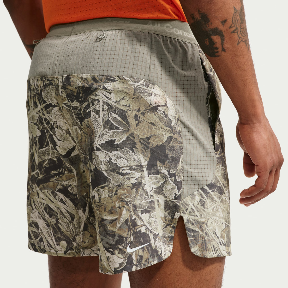 ACG Chamo Camo Men's Brief Lined Trail Running Shorts in Sequoia/Light Army/Summit White