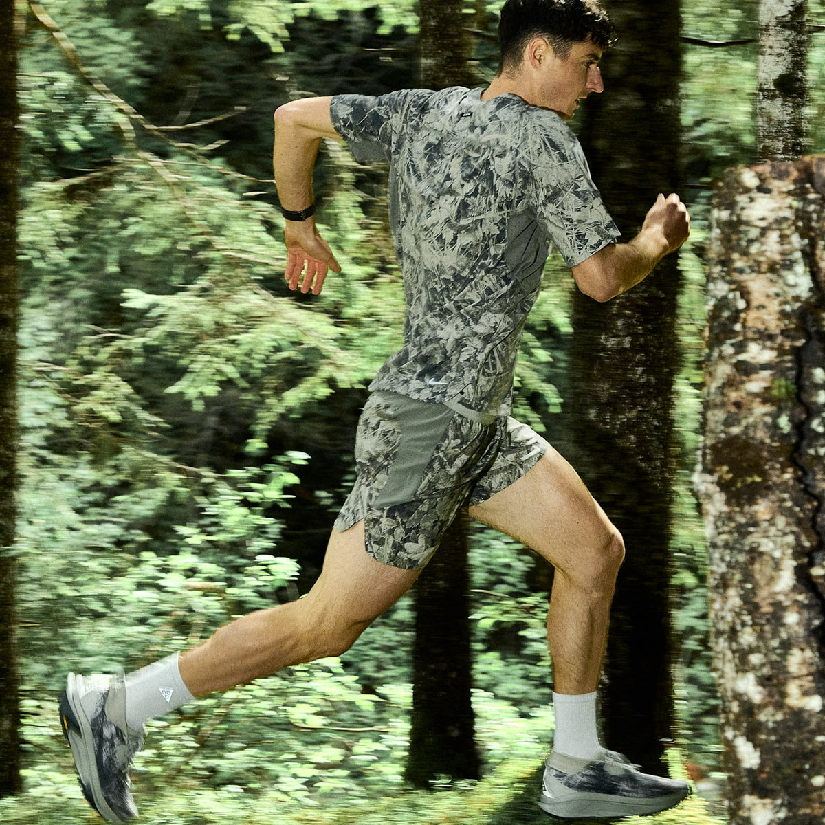 ACG Chamo Camo Men's Brief Lined Trail Running Shorts in Sequoia/Light Army/Summit White